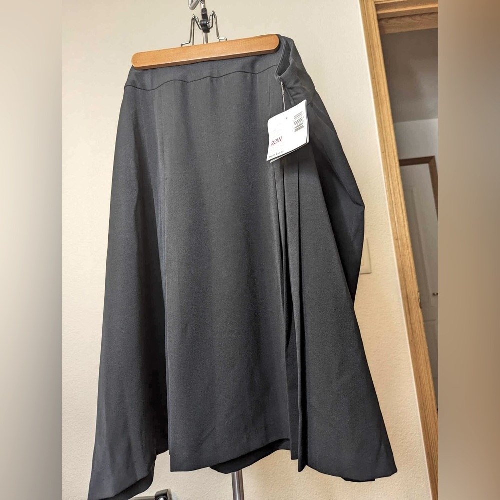 SAG Harbor Woman Black Skirt Size: 22W ***NWT***